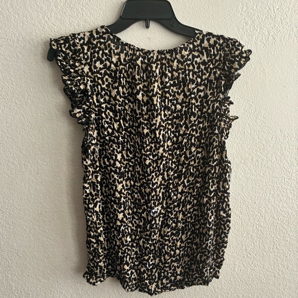 Old Navy Ruffled Crinkle-Texture Tie-Front
Stylish Animal Print Women's Top L - Picture 3 of 9